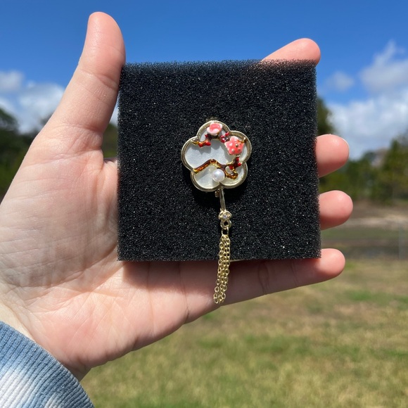 NWT Cherry Blossom Tassel Flower Pearl Brooch